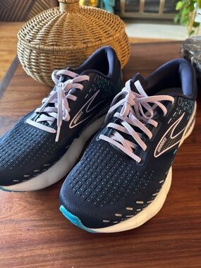 Size 9.5 WIDE Brooks Women's Glycerin GTS 20 Neutral Running Shoe